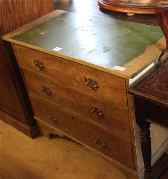 Oak chest of drawers